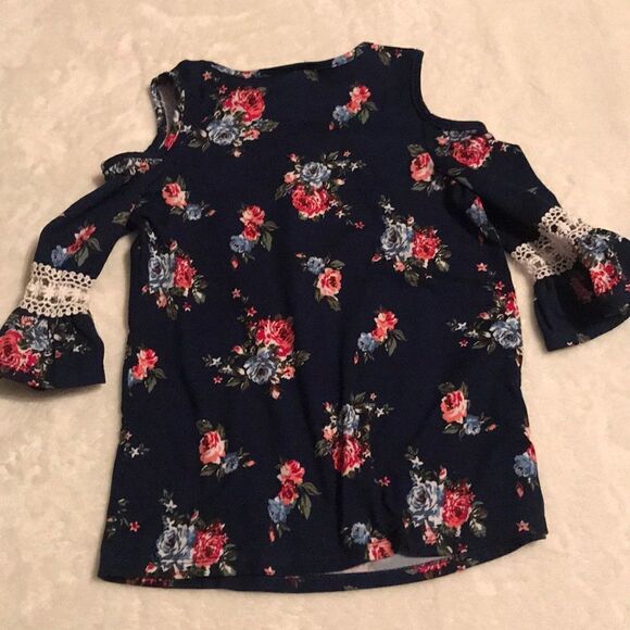 Lily Bleu Floral Cold Shoulder Blouse - Size 6 - Picture 6 of 6